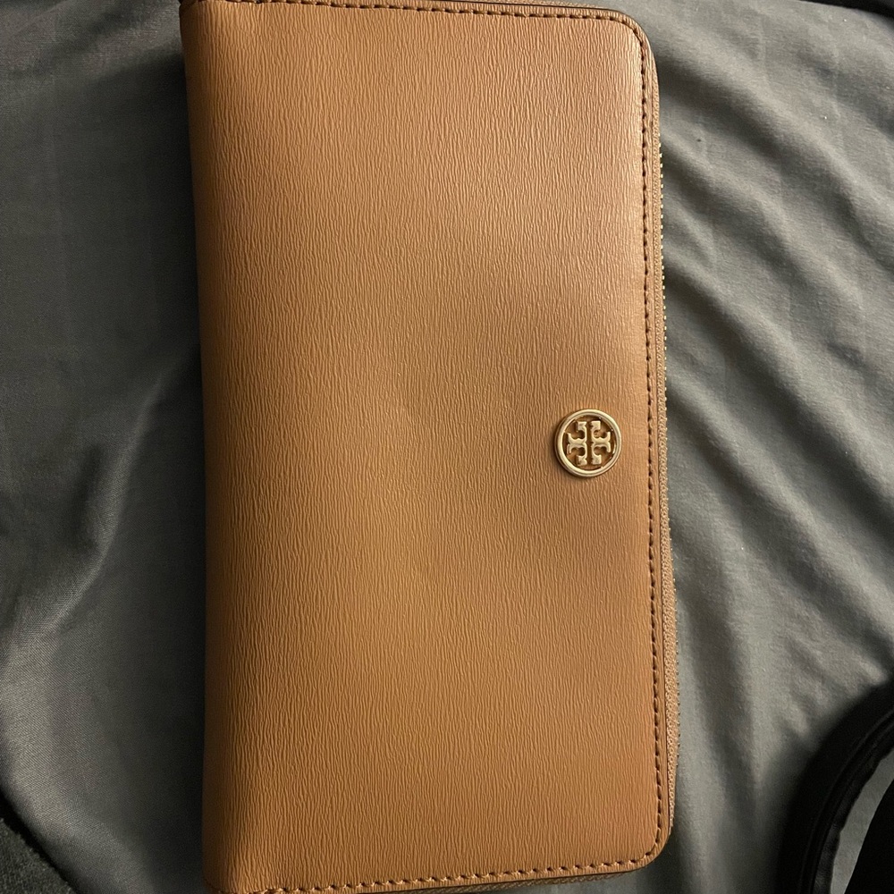 Tory Burch wallet wristlet